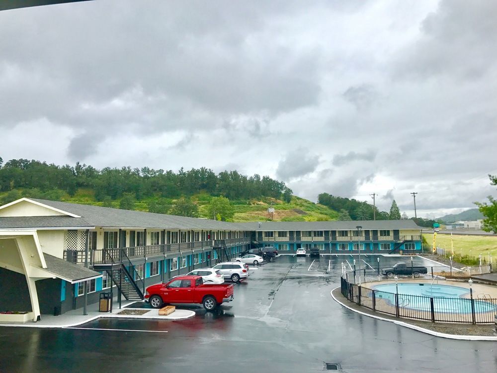Rosewood Inn & Suites 로즈버그 외부 사진