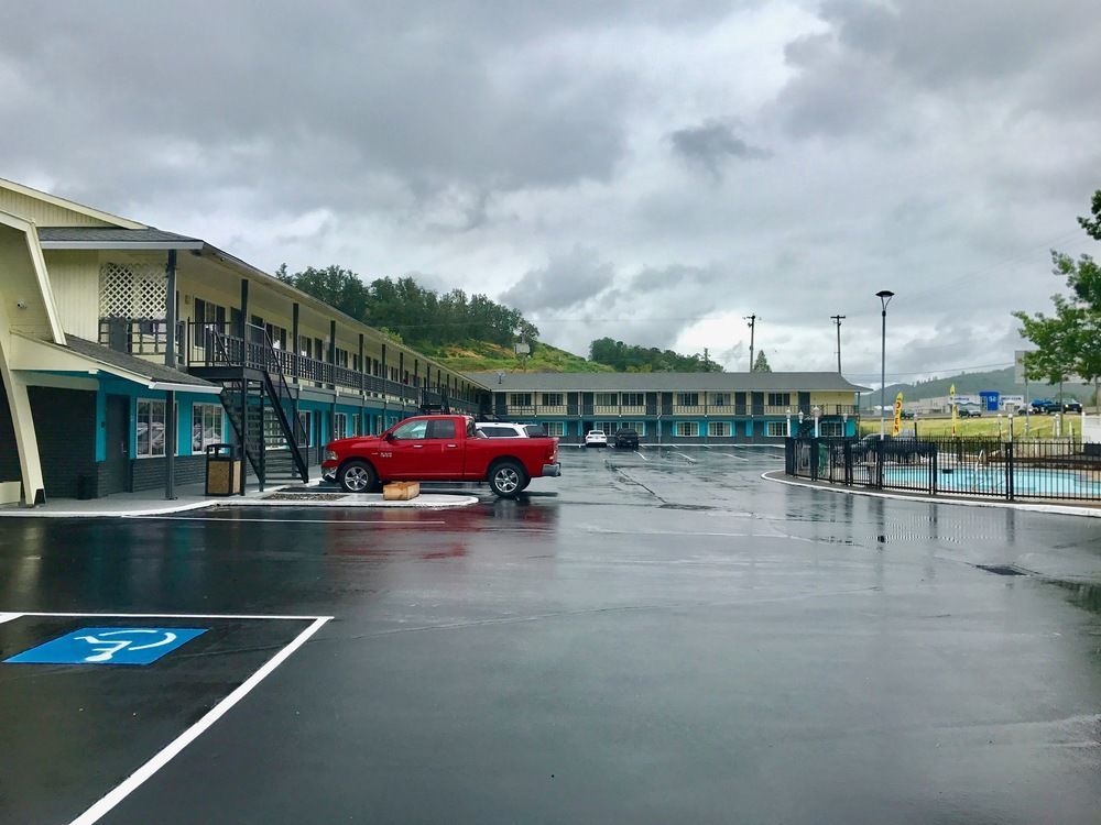 Rosewood Inn & Suites 로즈버그 외부 사진