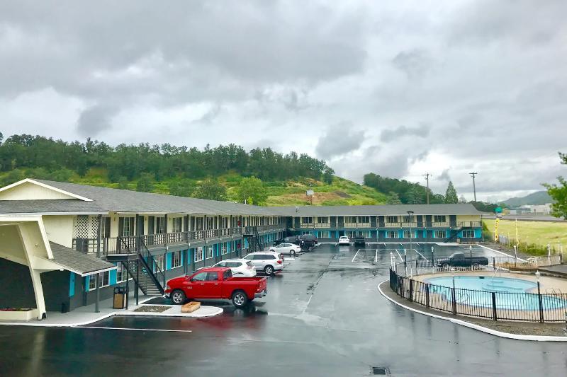 Rosewood Inn & Suites 로즈버그 외부 사진